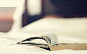 5 thứ bạn không bao giờ nên để trên giường ngủ