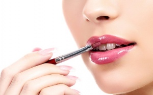 Quyến rũ với đôi môi dày, căng mọng nhờ trang điểm