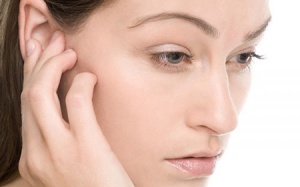 Nổi hạch ở tai và nách có đáng lo?