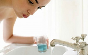 Sử dụng thuốc súc miệng thế nào mới đúng?