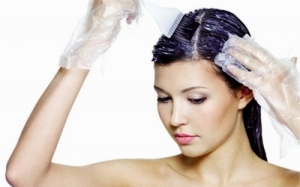 Thuốc xịt, gội 6 tháng tóc đen suốt 3 năm: Quá hoang đường!