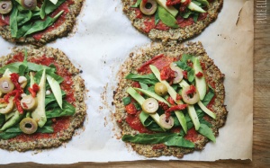 Tuyệt chiêu làm pizza từ súp lơ cho các bé thích mê!