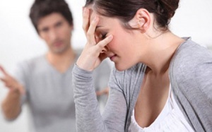 Sau ly hôn vẫn theo dõi vợ cũ để đánh ghen