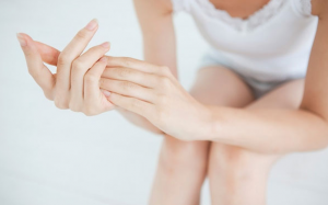 Có ngay bàn tay đẹp với kem ủ tự chế cực đơn giản