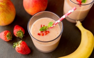 Cách làm sinh tố dâu chuối tuyệt ngon!