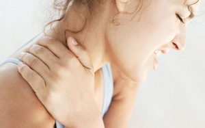 Đau cổ, nhức đầu có phải thoái hóa đốt sống cổ?