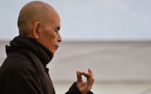 Thiền sư Thích Nhất Hạnh sang Mỹ điều trị