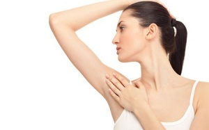 Tự làm xịt khử mùi hôi nách cùng Michelle Phan