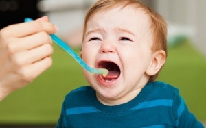 Phân biệt nôn trớ thông thường với trào ngược dạ dày thực quản