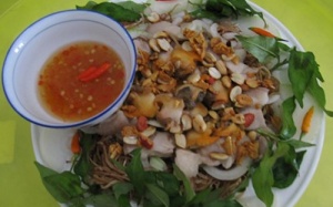 Gỏi sò lông trộn hoa chuối đậm đà vị biển