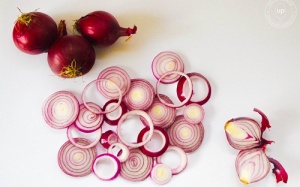 Hành tây tím và hành tây trắng, loại nào tốt hơn?