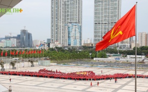 Tổng kết Hành trình đỏ 2015: 3.000 bạn trẻ xếp hình cánh chim hạc 