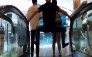 Bài tập 'nhảy qua thang cuốn' của người dân Trung Quốc