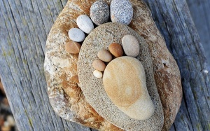 Đi đi con, cho 'chân cứng đá mềm'...