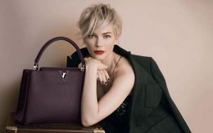 Đàn bà 30, cần có gì trong túi xách? 