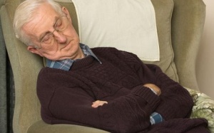 Người cao tuổi bị mất ngủ có nên uống thực phẩm chức năng không?