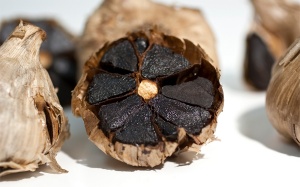 Làm tỏi đen bằng nồi cơm điện có an toàn?