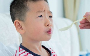 Những mẹo nhỏ giúp bé uống thuốc dễ dàng