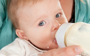 9 điều phải nhớ khi nuôi con bằng sữa công thức