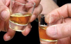 'Tiểu xảo' giúp quý ông uống bia rượu không say