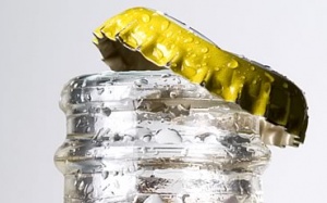 Video: 11 cách mở nắp chai với đồ dùng trong túi xách