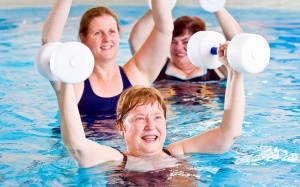 Tập thể dục dưới nước tốt hơn tập trên cạn 15 lần
