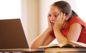 Tại sao mắt lại mờ sau khi sinh con?