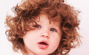 Bé gái “xinh như thiên thần” do mắc hai chứng bệnh rất hiếm gặp