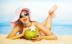 Da sáng đẹp, sạch mụn và nám với nước dừa