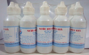 Dùng oxy già sát trùng vết thương có hại gì không?