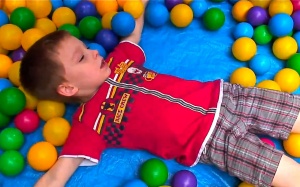 Giáo dục trẻ tự kỷ trước khi nhận thức định hình