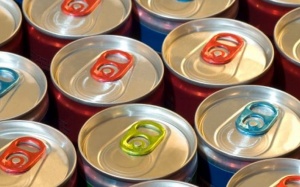 Vì sao không nên cho trẻ uống nước tăng lực?