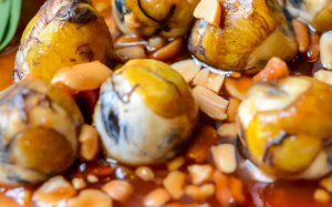 Cách làm trứng cút lộn xào me ngon ngây ngất