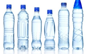 Nguy hiểm khó lường khi sử dụng nước uống đựng trong chai nhựa
