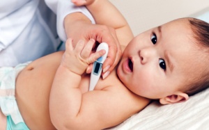 Hướng dẫn mẹ cách cặp nhiệt độ cho bé chuẩn nhất