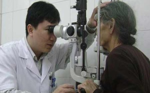 Lão thị: Bệnh thường gặp của tuổi già