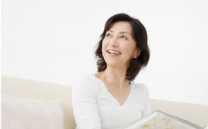 Phụ nữ ngoài 50 có cần bổ sung thêm nội tiết tố?