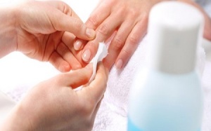 Sử dụng acetone tẩy sơn móng tay có nguy hiểm không?