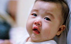 Mẹo giảm khó chịu khi bé mọc răng