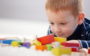 Trẻ tăng động làm “lu mờ” chứng tự kỷ