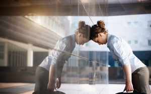 Mệt mỏi vô cớ, dễ bị kích động: Dấu hiệu của bệnh nguy hiểm