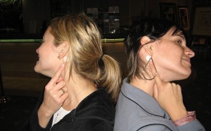 Cao dán chống say tàu xe: Dùng sao cho đúng?