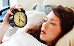 Mãn kinh mất ngủ, đêm dài lê thê vì sao?