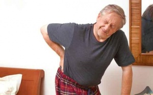 Thời tiết lạnh: Nỗi ám ảnh của người già đau xương khớp