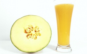 Chữa da sần vỏ cam trên đùi bằng nước ép trái cây