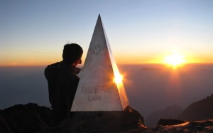 Leo Fan hãy mang theo chai nước củ dền đỏ!