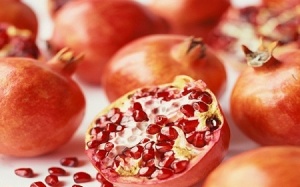 Vỏ quả lựu trị sạch mụn, làm mờ nếp nhăn