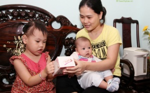 Mạo hiểm cho bé dùng thuốc kháng sinh khi bị viêm họng