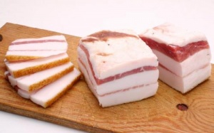 Ăn nhiều mỡ lợn, mụn to hơn