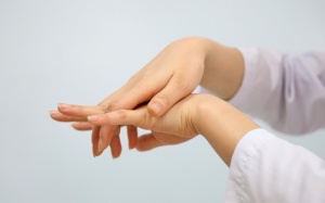 Xoa bóp bàn tay: Khỏe thân, khỏe trí